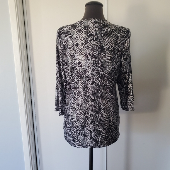 Emily Daniels Women's Blouse Size L, B&W, Lightweight 3/4 Sleeve. - Picture 2 of 2